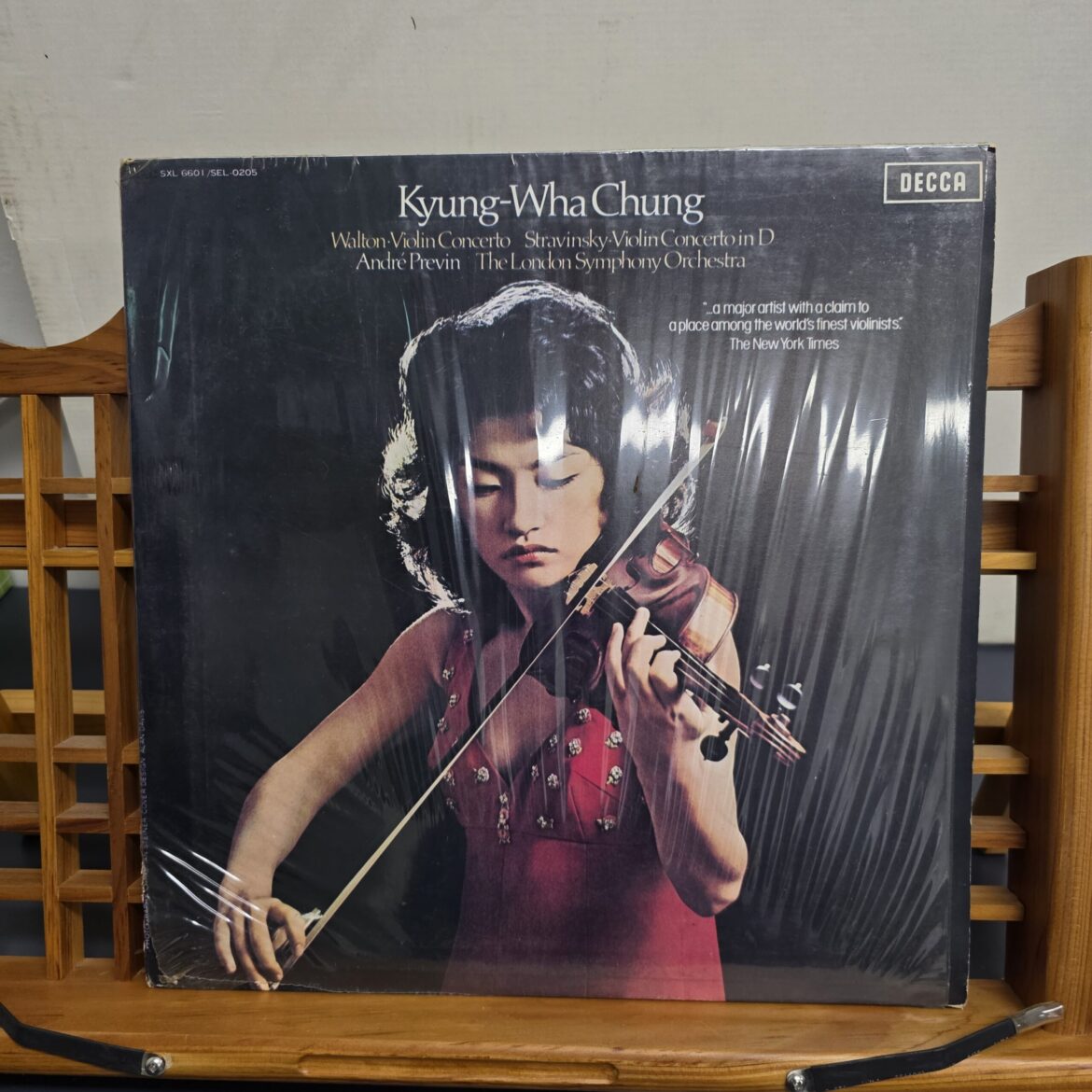 Kyung-Wha Chung – Walton and Stravinsky Violin Concertos LP front cover